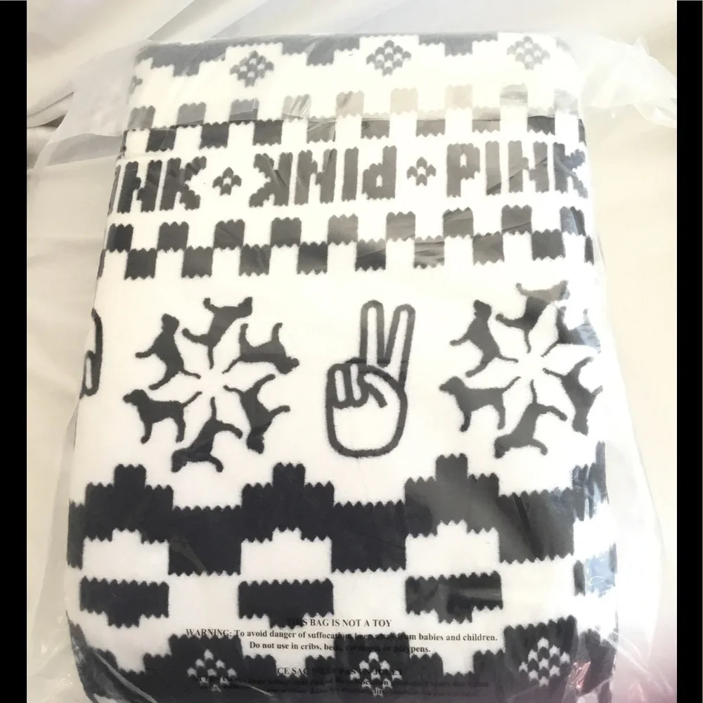 Pink Victoria’s Secret Polyester Sherpa Blanket NWT